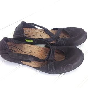 Ahnu • Karma Velcro Walking Flats • 7